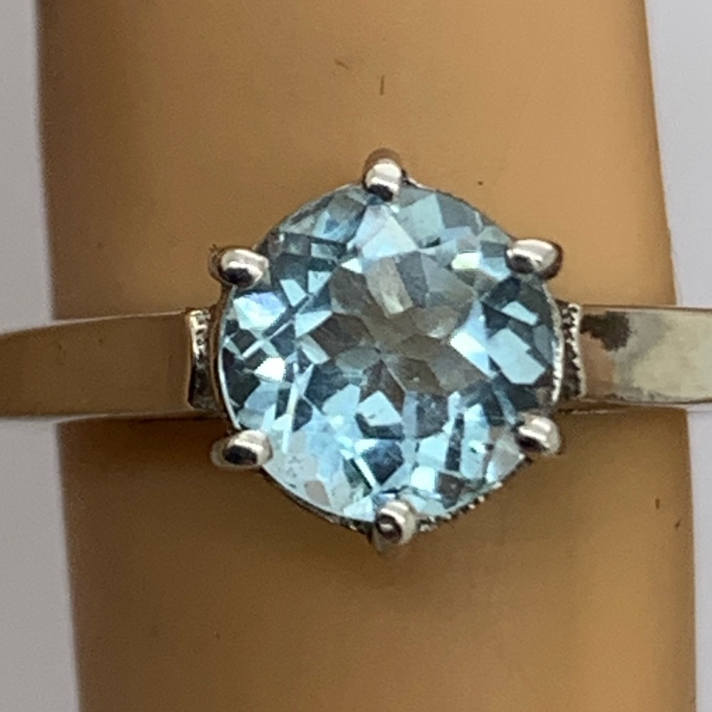925. Vintage Sterling Gemstone Ring 7.